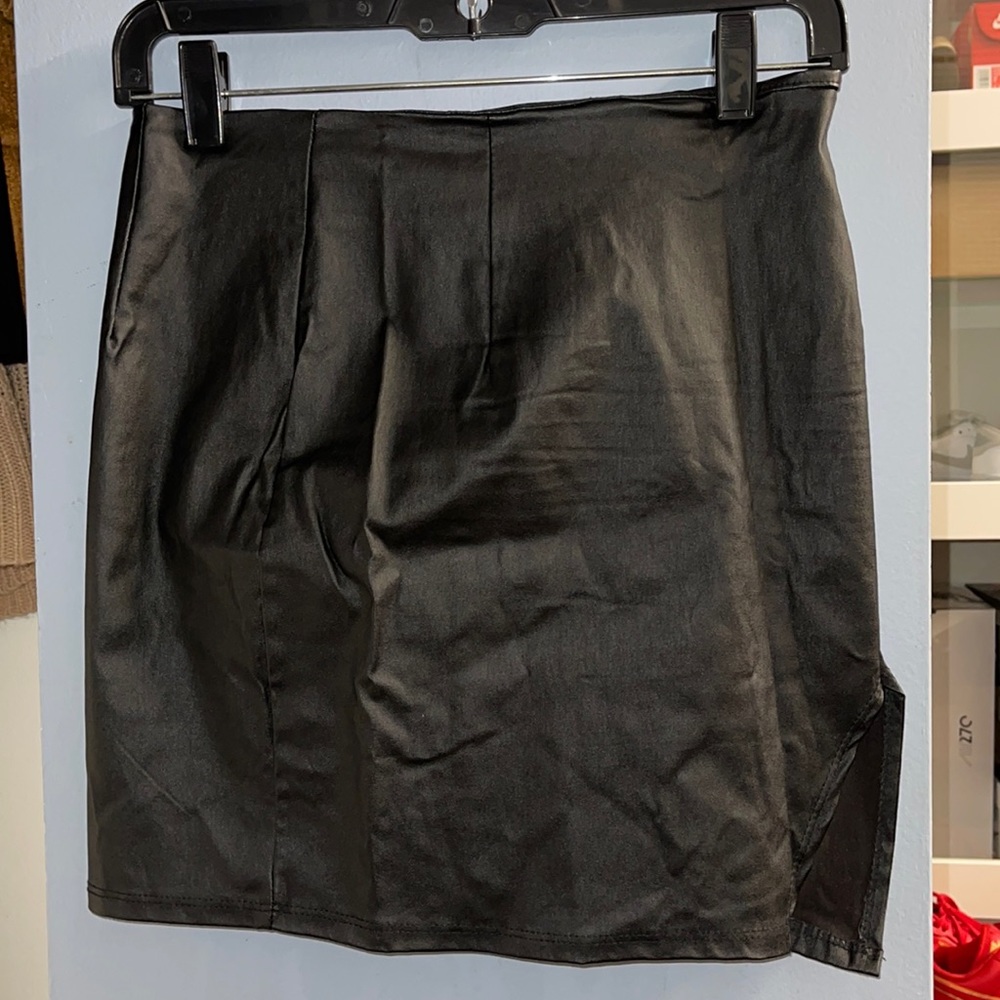 Side slit leather skirt